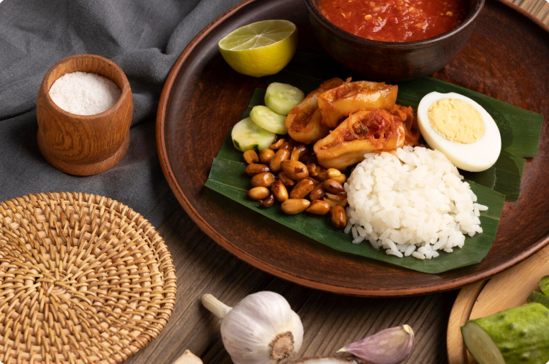 nasi lemak - Halal food in Singapore